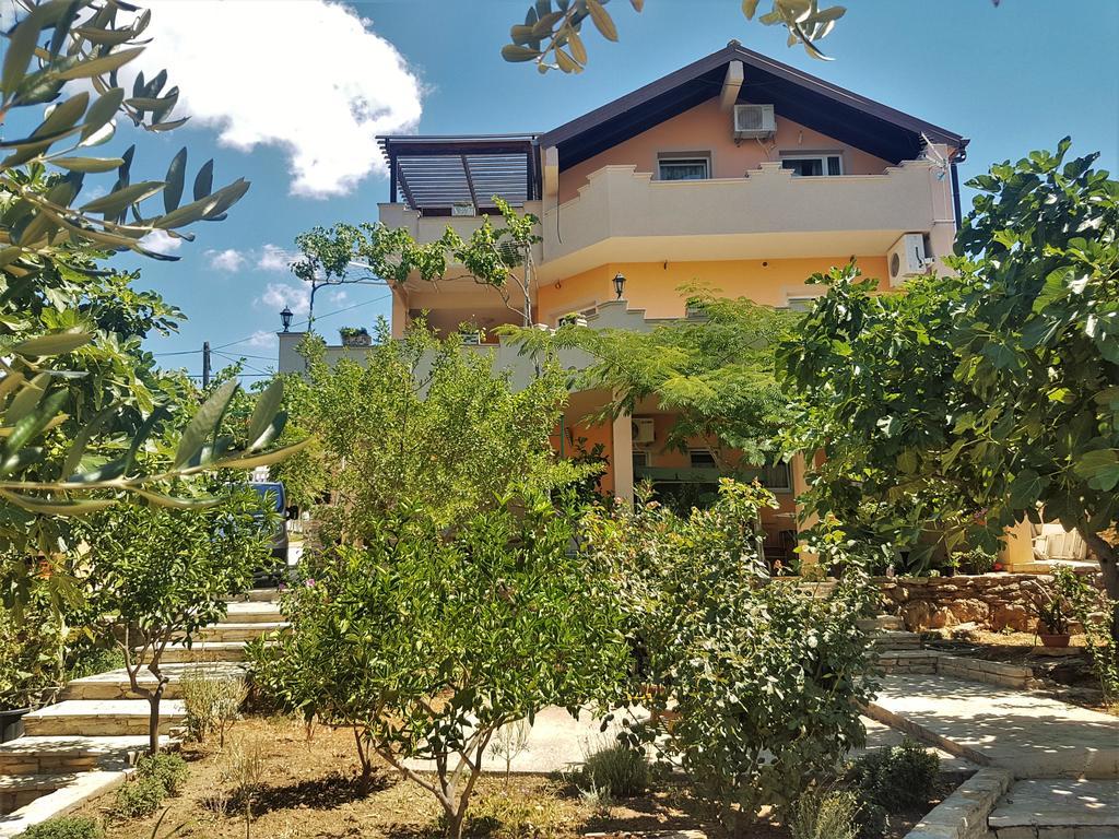 Apartments Villa Marija ゴルニ・カリン エクステリア 写真